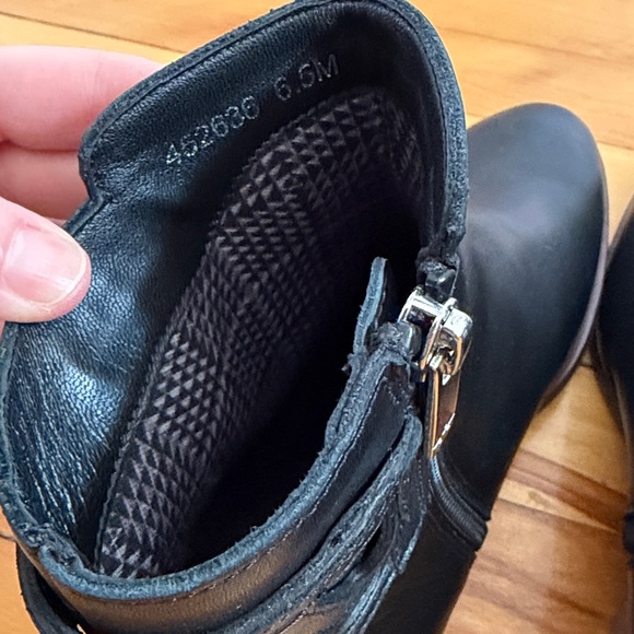 Aquatalia black short Boots size 6.5 with braided detail on back - Picture 6 of 9